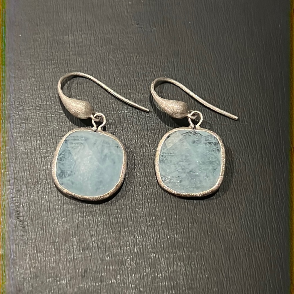 Earrings light blue
